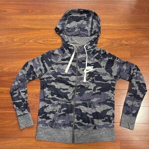 Nike camo zip up hoodie size women’s medium